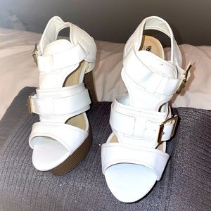 Women’s white platform heel size 7